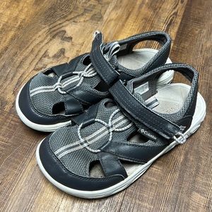 Columbia youth sandals size 3